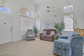 8116 Kokoma Dr in Las Vegas, NV - Building Photo - Building Photo