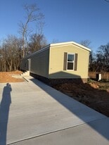 501 Mercedes St in Oak Grove, KY - Building Photo