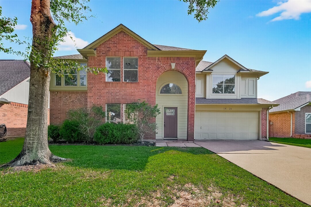 1826 Oak Valley Dr in Kemah, TX - Foto de edificio