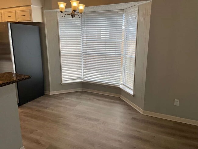 property at 2306 Cambridge Ct N