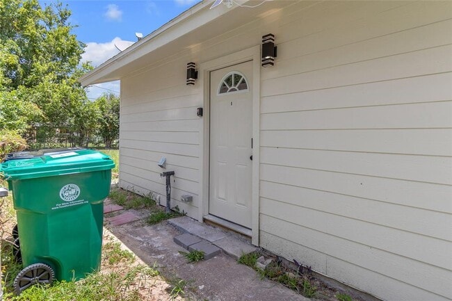 5815 Schevers St in Houston, TX - Building Photo - Building Photo