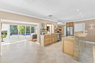 653 NW 10th Ct in Boca Raton, FL - Building Photo - Building Photo