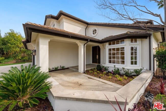 18500 St Moritz Dr in Los Angeles, CA - Building Photo - Building Photo