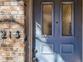1404 Norwalk Ln in Austin, TX - Building Photo