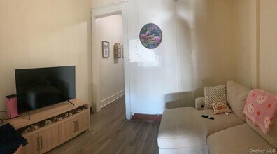 21 W Main St, Unit B in Middletown, NY - Building Photo - Building Photo