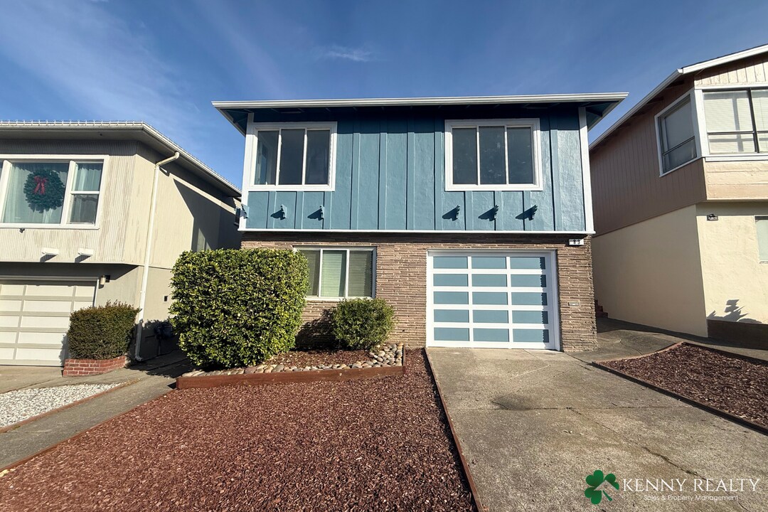 83 Morningside Dr in Daly City, CA - Building Photo