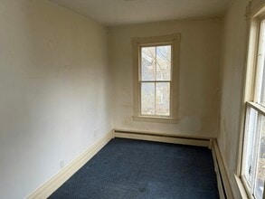 1 Sisson St in Lyons, NY - Foto de edificio - Building Photo