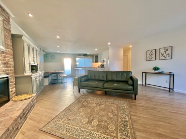 8489 Larch Ave-Unit -A in Cotati, CA - Foto de edificio - Building Photo