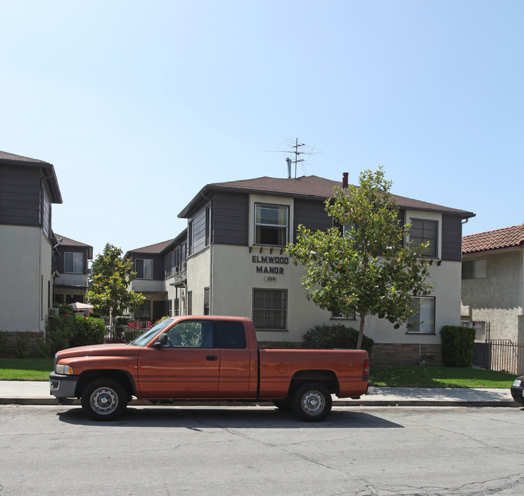 220 E Elmwood Ave in Burbank, CA - Building Photo