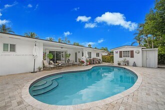 2325 NE 191st St in Aventura, FL - Building Photo - Building Photo