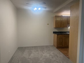 Woodbridge Manor Apartments in Lansing, MI - Foto de edificio - Building Photo