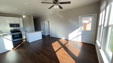 1033 Tillman Ln in East Bernard, TX - Building Photo - Building Photo