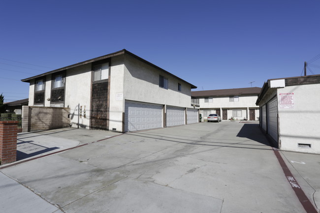 621-629 S Euclid Ave in Santa Ana, CA - Foto de edificio - Building Photo