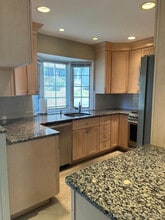 48 Pemberwick Rd in Greenwich, CT - Building Photo - Building Photo