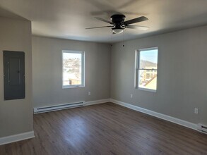 2006 Washington Ave in Northampton, PA - Foto de edificio - Building Photo