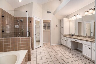 602 Crestwood Dr in El Lago, TX - Building Photo - Building Photo