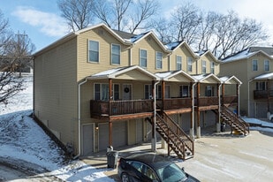 Hawkeye Townhomes in Dubuque, IA - Building Photo