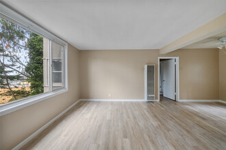 Kirkham Heights Apartments in San Francisco, CA - Building Photo - Interior Photo