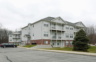 Coral Ridge Apartments in Temperance, MI - Building Photo - Building Photo