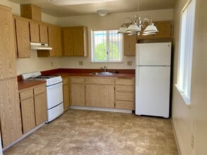 Halter Sunset Village in Joshua Tree, CA - Building Photo - Building Photo