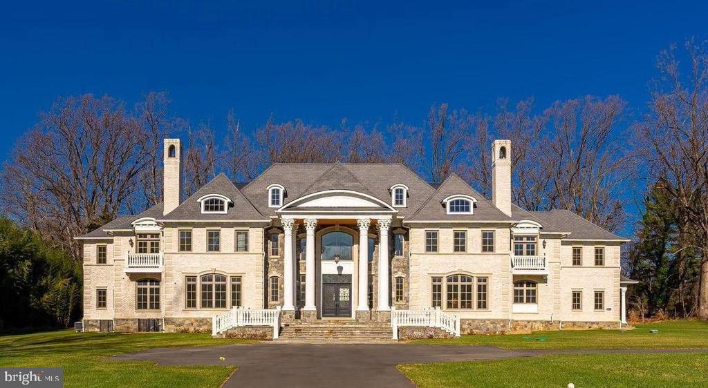 10110 Chapel Rd in Potomac, MD - Building Photo