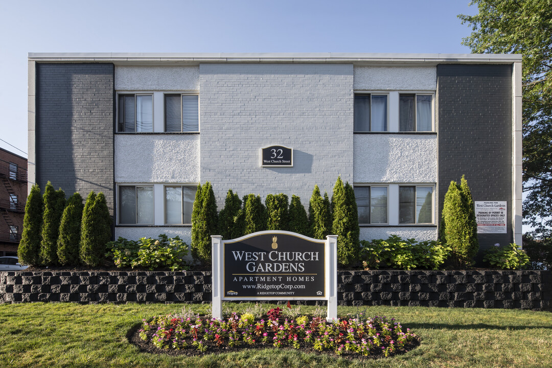 West Church Gardens in Bergenfield, NJ - Building Photo