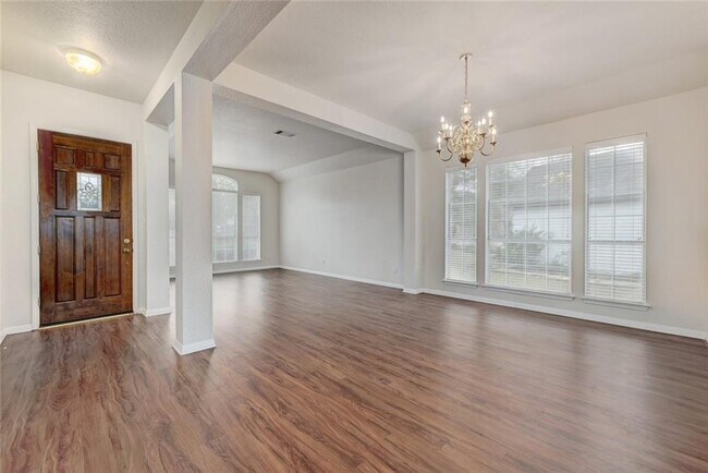 8516 Dunsmere Dr in Austin, TX - Building Photo - Building Photo