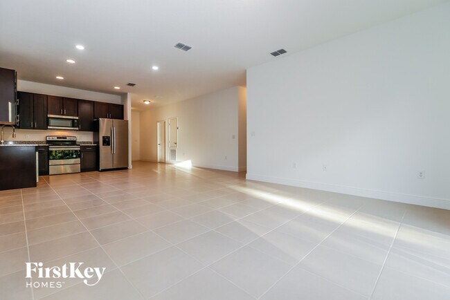 353 Hibiscus Dr in Poinciana, FL - Building Photo - Building Photo