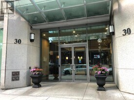 30 Grand Trunk Crescent in Toronto, ON - Building Photo