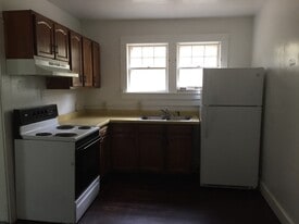 12 Wall St in Claremont, NH - Building Photo