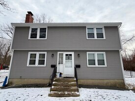 87 Hollis St, Unit 2nd Flr in Lowell, MA - Building Photo