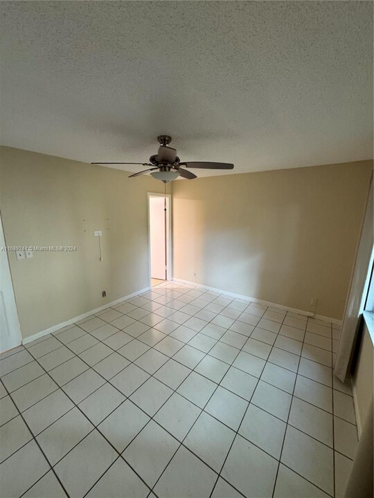 3280 Spanish Moss Ter, Unit 111 in Lauderhill, FL - Building Photo