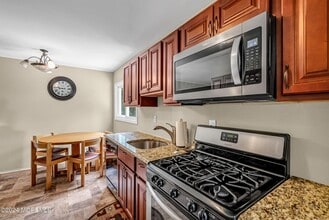 36 Vivian Ct in Howell, NJ - Building Photo - Building Photo