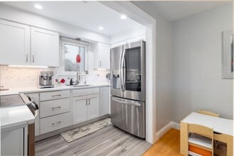 410 Farmington Ave in New Britain, CT - Building Photo - Building Photo