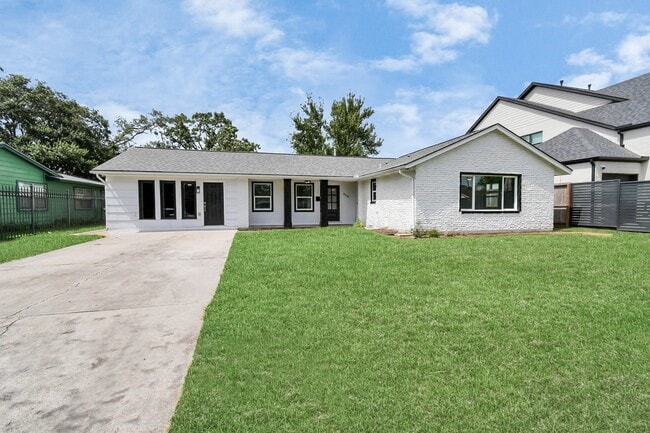 property at 8034 Ridgeview Dr