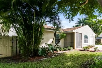 10683 Aquarius Ln in Royal Palm Beach, FL - Building Photo - Building Photo