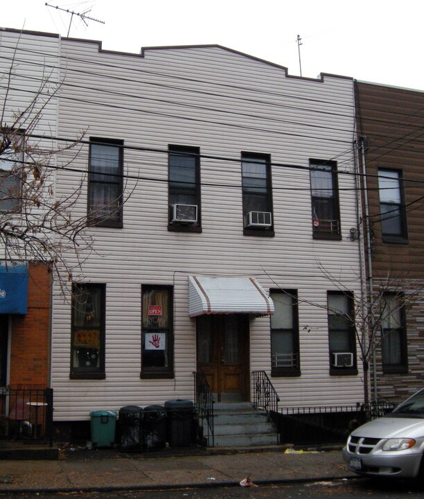 68-27 Forest Ave in Flushing, NY - Building Photo