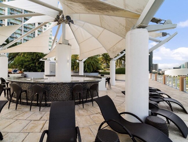 244 Biscayne Blvd, Unit 642 in Miami, FL - Building Photo - Building Photo