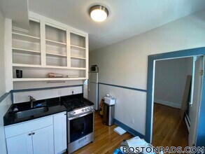 110 Willow St, Unit 4 in Cambridge, MA - Building Photo - Building Photo