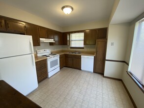 733 SE Claremont St in Lee's Summit, MO - Foto de edificio - Building Photo