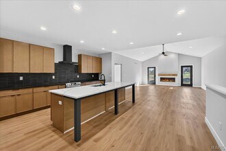 15308 Batesville Ct in Chesterfield, MO - Building Photo - Building Photo