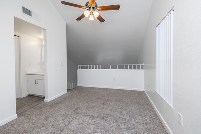 Cambridge Village Apartments in Tucson, AZ - Foto de edificio - Interior Photo