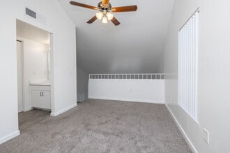 Cambridge Village Apartments in Tucson, AZ - Foto de edificio - Interior Photo