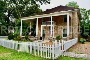 1817 S Stone Mountain Lithonia Rd in Lithonia, GA - Building Photo