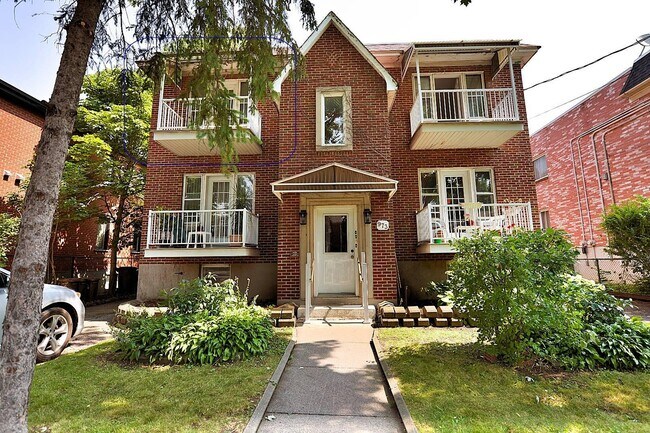 973 Rue Tait in St. Laurent, QC - Building Photo - Building Photo