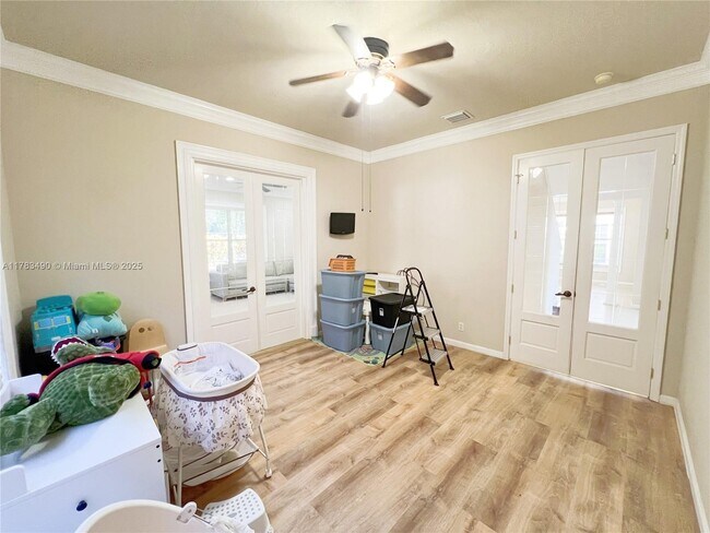 property at 1983 Harbor View Cir