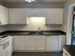 1040 Live Oak Dr in Hinesville, GA - Building Photo - Building Photo