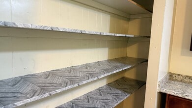 4917 N Holt Ave in Fresno, CA - Foto de edificio - Building Photo