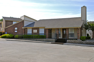 Western Hills in Fort Worth, TX - Foto de edificio - Building Photo