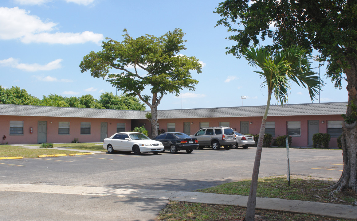 3071 NW 43rd St in Lauderdale Lakes, FL - Building Photo